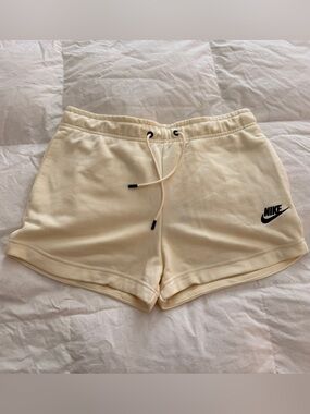 Nike Cream Drawstring Athletic Shorts w/ Pockets NWT Size Small